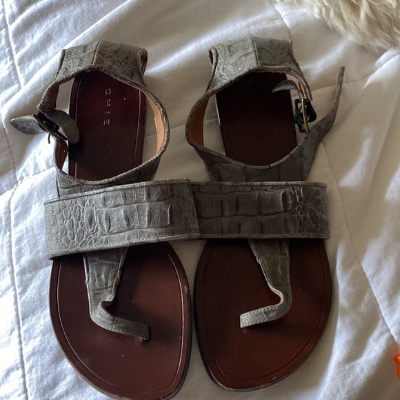 Leather sandals with thong toe and adjustable strap. Back of foot support - Picture 10 of 11